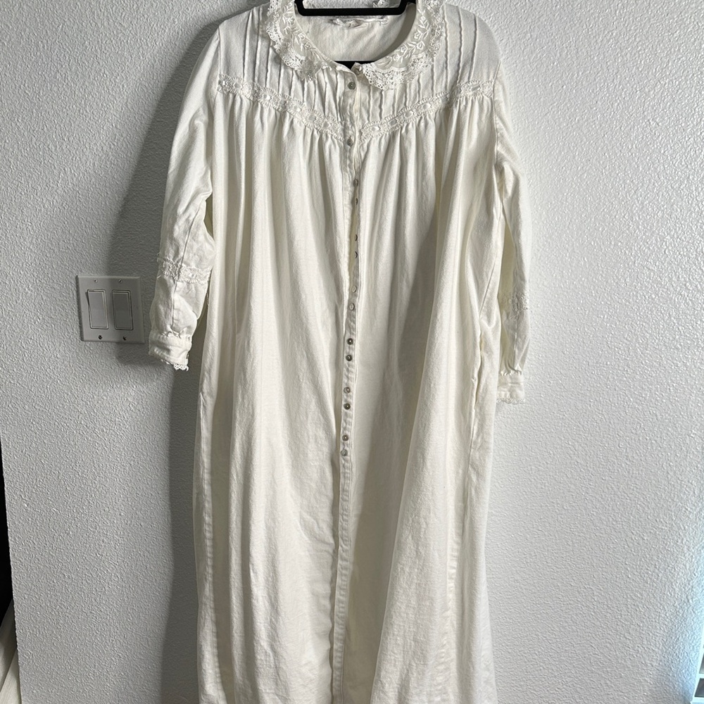 Vintage Eileen west Elegant White Button-Down Dress size L pockets